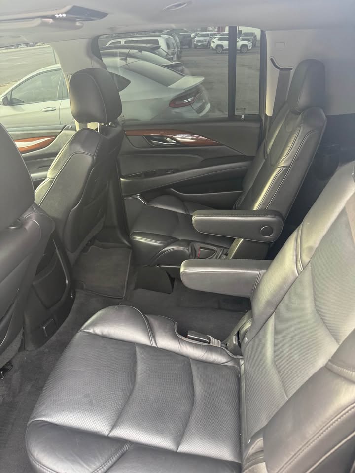 
								2018 Cadillac Escalade ESV full									