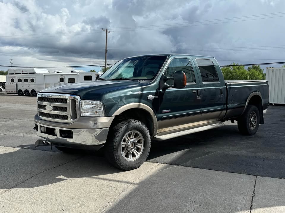 2005 Ford f350 super duty crew cab King Ranch Pickup 4D 8 ft