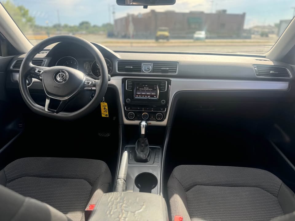 2016 Volkswagen passat 1.8T S Sedan 4D