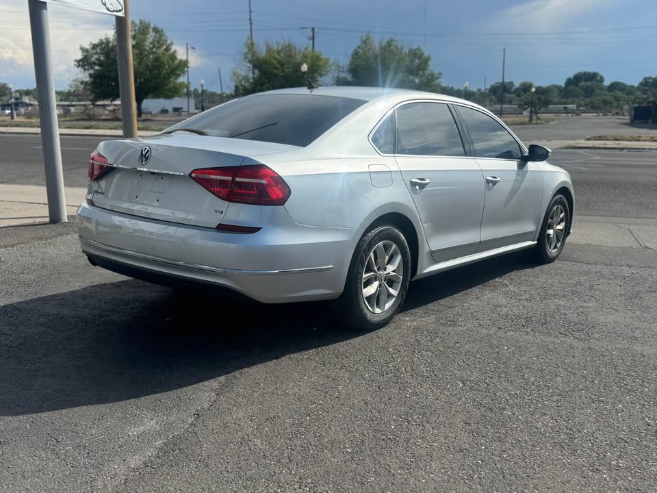 2016 Volkswagen passat 1.8T S Sedan 4D