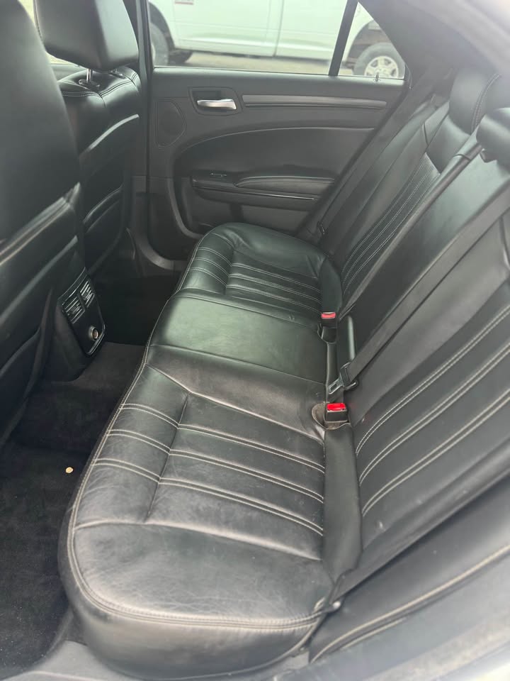 
								2014 Chrysler 300S V6 Sedan 4D full									