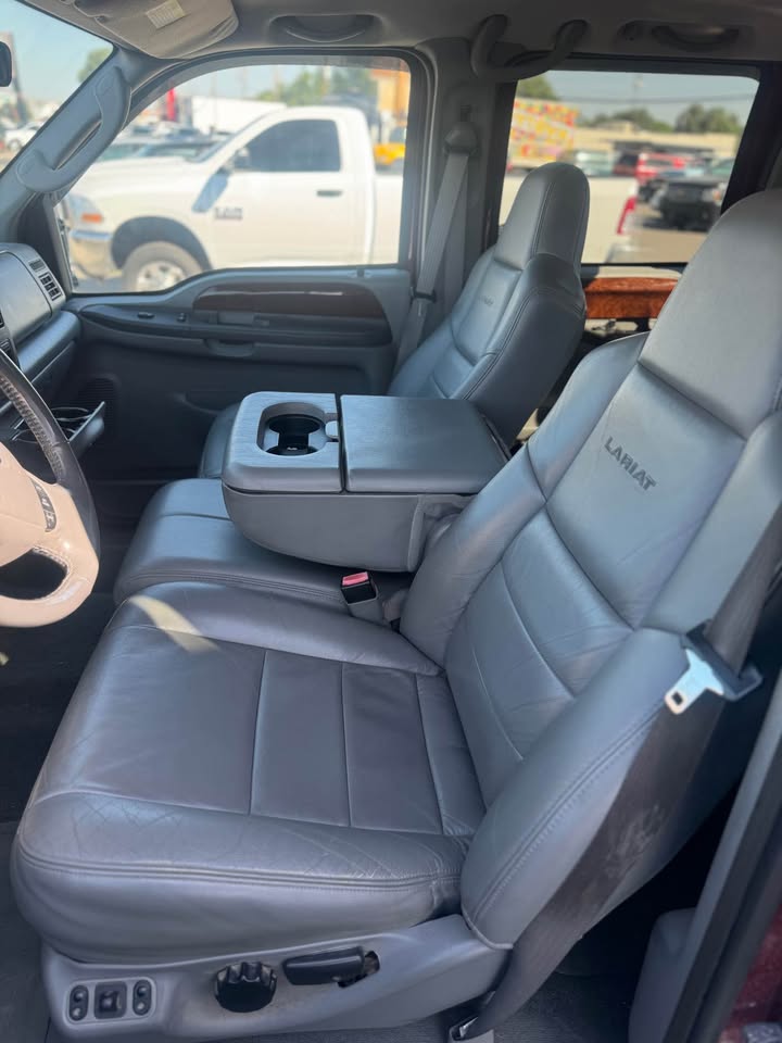 
								2004 Ford f250 super duty crew cab Lariat Pickup 4D 8 ft full									