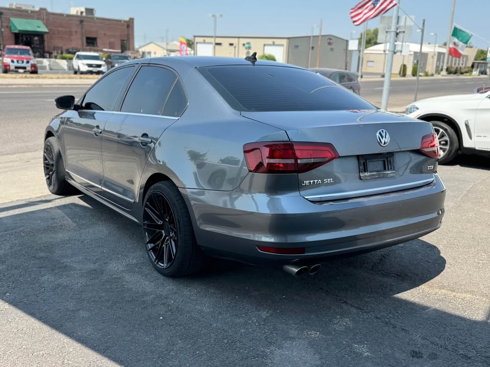 
								2017 Volkswagen jetta 1.8T SEL Premium Sedan 4D full									