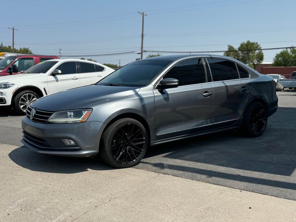 
								2017 Volkswagen jetta 1.8T SEL Premium Sedan 4D full									